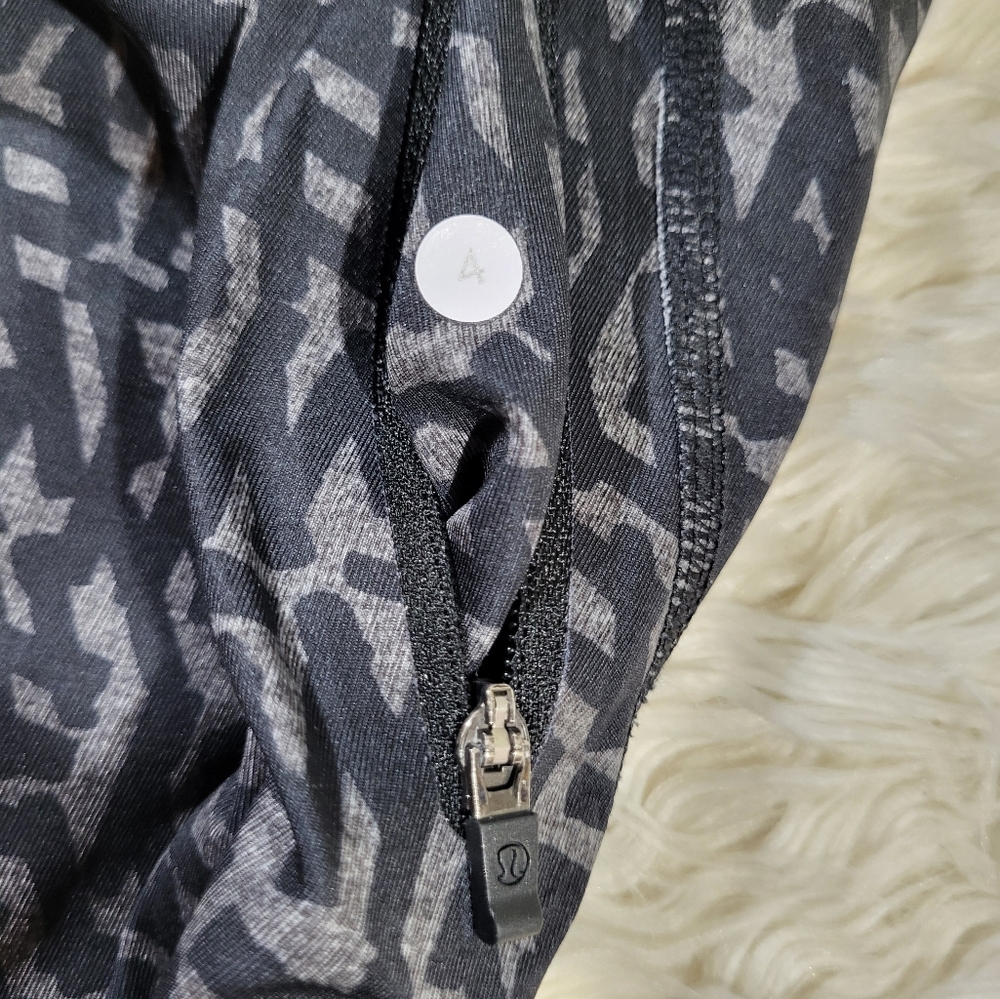 Lululemon Geometric Print Pocket Zipper Leggings Size 4 - Picture 7 of 14